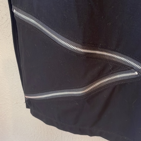 Rock ‘N Karma XL black ZigZag skirt. Stretch waist. Slits on both sides. Zippers - Picture 2 of 11